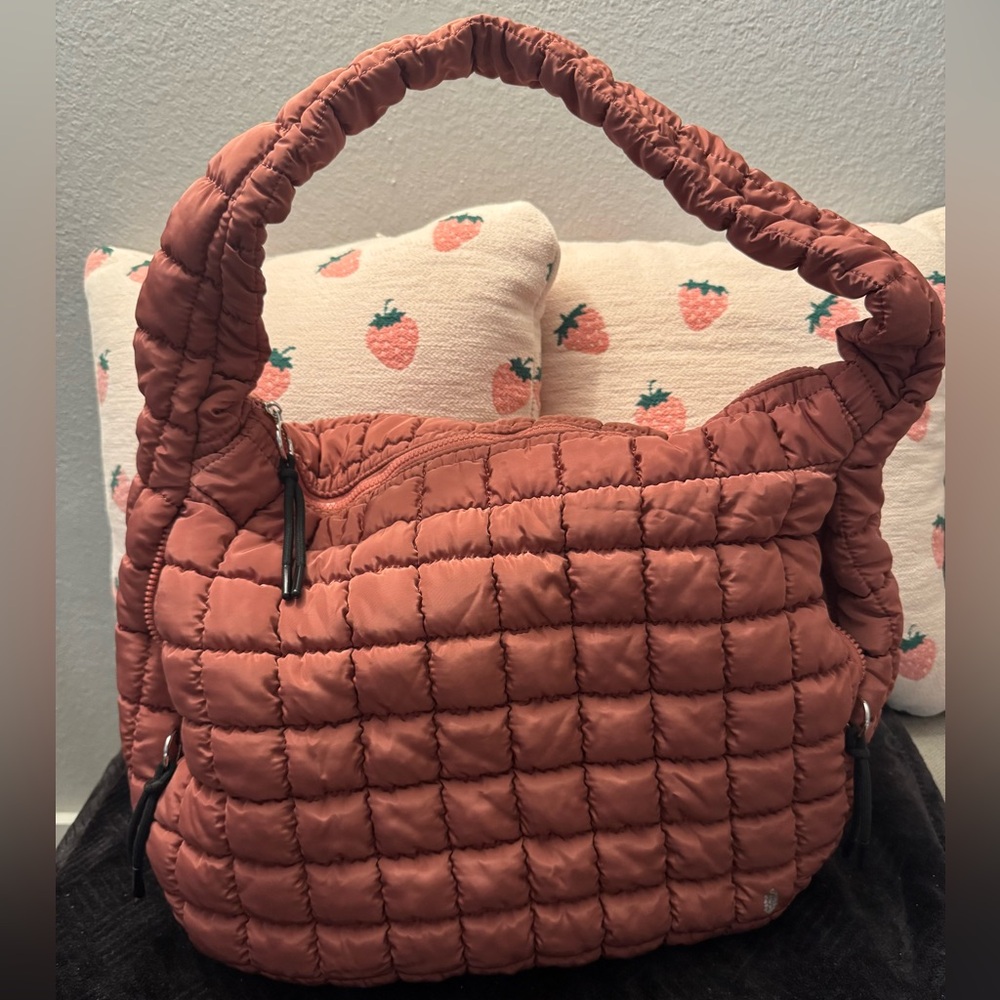 NWOT - FREE PEOPLE MOVEMENT QUILTED CARRYALL BAG - DUSTY ROSE